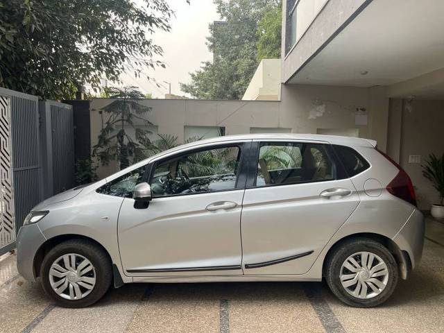 https://images10.gaadi.com/usedcar_image/4405005/original/98329a3e0647307a5ac3349362bdf790.jpeg?imwidth=6402