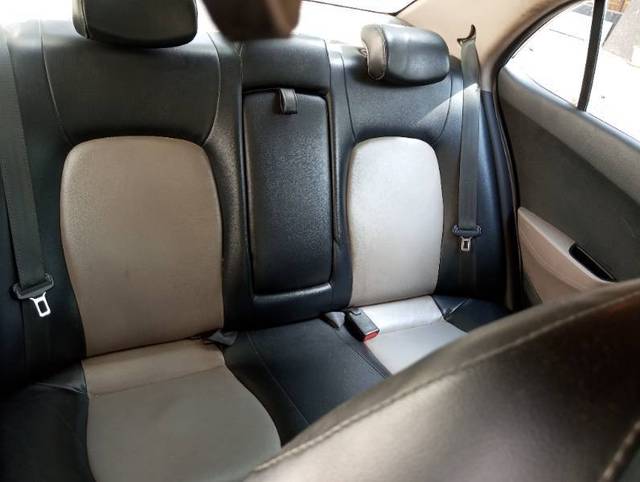 https://images10.gaadi.com/usedcar_image/4405030/original/1b571622ed203bb65500122fd6bf4b51.jpg?imwidth=6401