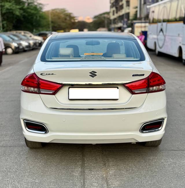 https://images10.gaadi.com/usedcar_image/4405062/original/processed_22fea20ded6029b94296a1e27475251d.jpeg?imwidth=6402