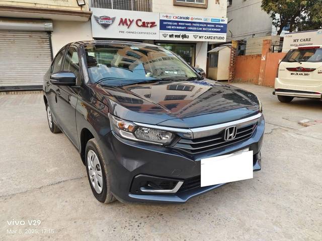 https://images10.gaadi.com/usedcar_image/4405139/original/processed_1440c50b86e183892750bd0afd7cc938.jpeg?imwidth=6400