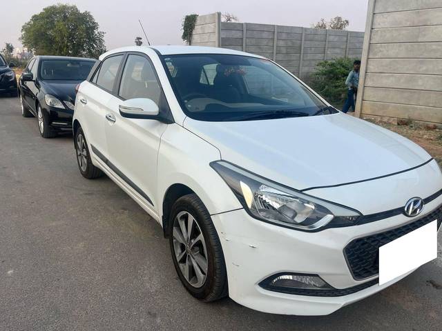 https://images10.gaadi.com/usedcar_image/4405172/original/processed_5baa7437c2a86ddce9789d18799e935c.jpg?imwidth=6400