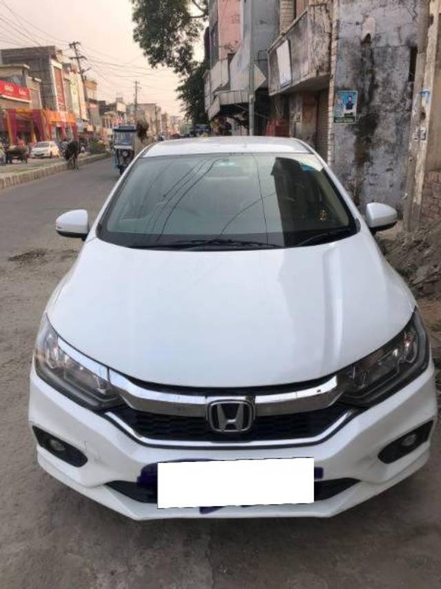 https://images10.gaadi.com/usedcar_image/4405296/original/processed_0d335e8b-04d4-4cc3-853a-665c0f4ad4da.jpg?imwidth=6401