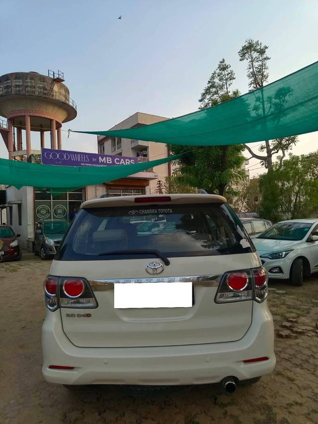 https://images10.gaadi.com/usedcar_image/4405337/original/processed_8d5e2af3e813343d0784cf9ce3a70149.jpg?imwidth=6402