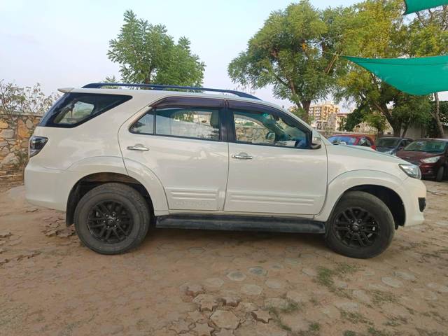 https://images10.gaadi.com/usedcar_image/4405337/original/processed_f339a9245cd0eebaece0547ad803a983.jpg?imwidth=6401