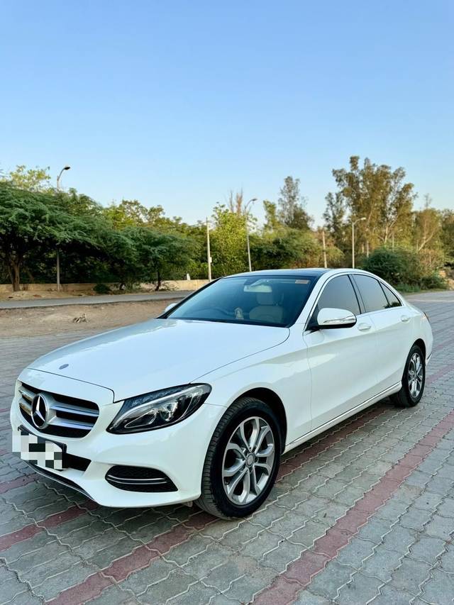 https://images10.gaadi.com/usedcar_image/4405524/original/58b4d2a07d15445d8e63ad76149ca4b8.jpg?imwidth=6402