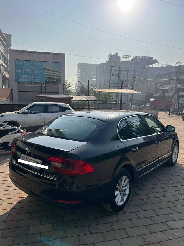 https://images10.gaadi.com/usedcar_image/4405538/original/processed_e682cd06e2a53b0c4ae114e02ef39f46.jpg?imwidth=6401