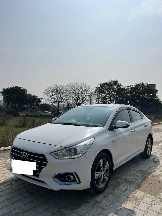 https://images10.gaadi.com/usedcar_image/4405539/original/processed_789d902893edc0be454f030eaed018f9.jpg?imwidth=6402