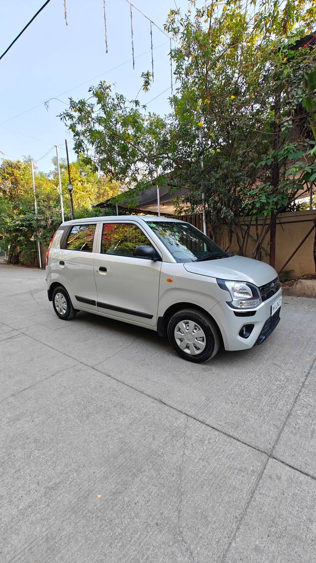 https://images10.gaadi.com/usedcar_image/4405589/original/054906ebbfd94a085e7a1b8f8f3e3f19.jpg?imwidth=6400