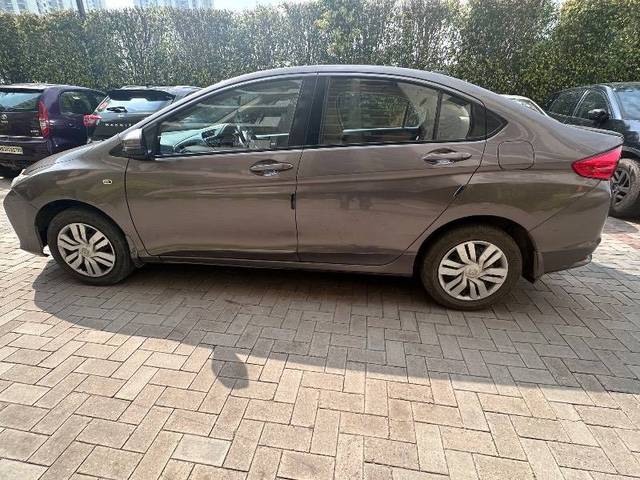 https://images10.gaadi.com/usedcar_image/4405655/original/1e968f663dfe077c6b8f1c743cfaf51a.jpeg?imwidth=6400