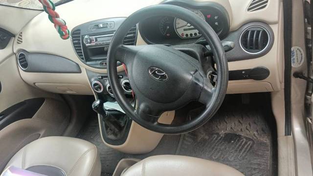 https://images10.gaadi.com/usedcar_image/4405672/original/e5b03abf06d203cc27f38995128ef345.jpg?imwidth=6402