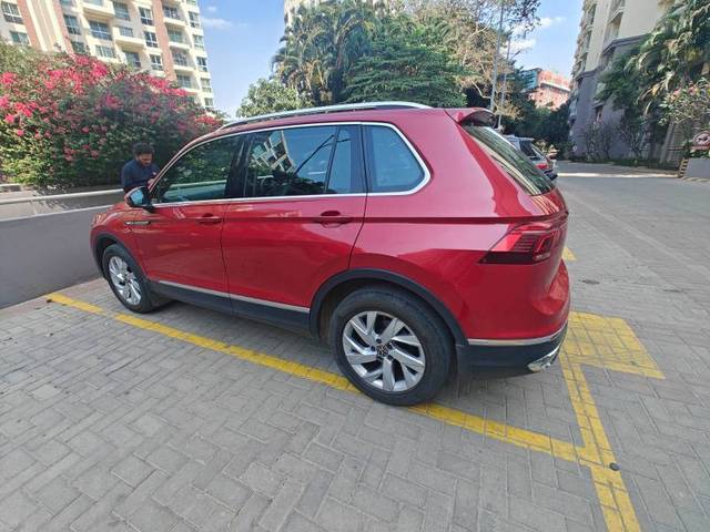 https://images10.gaadi.com/usedcar_image/4405704/original/b9a5d1e76cfd4ed4bf7c9ba282541b3b.jpeg?imwidth=6400