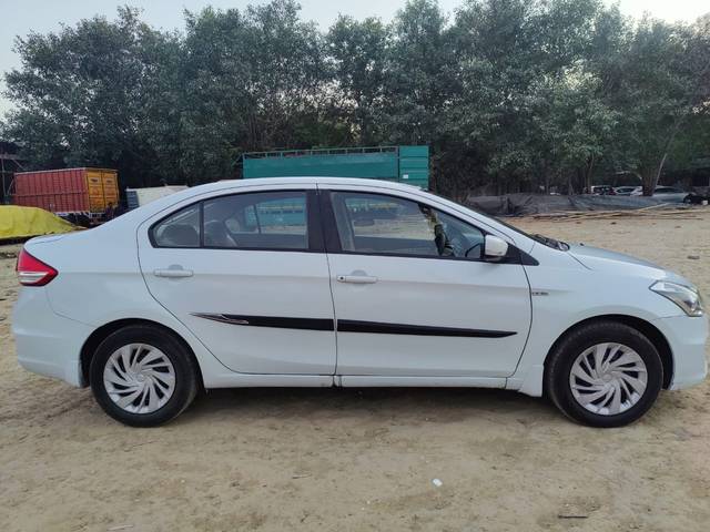 https://images10.gaadi.com/usedcar_image/4405752/original/0dac82592f9b88f7ccec5cc4eeb17e5e.jpg?imwidth=6401