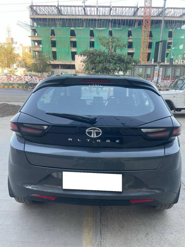 https://images10.gaadi.com/usedcar_image/4405801/original/processed_7f23d6a76cbacdb1d19f5427e2cfe628.jpg?imwidth=6401