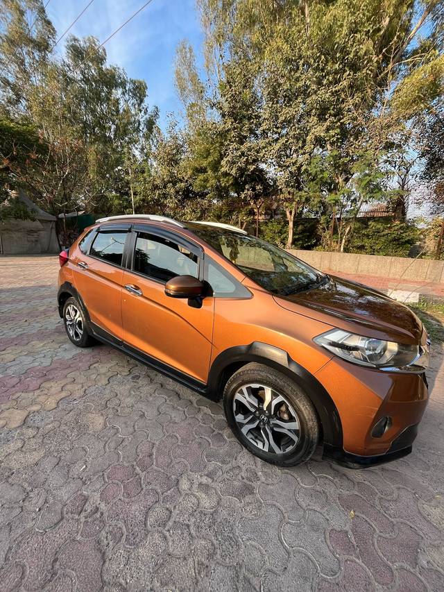 https://images10.gaadi.com/usedcar_image/4405806/original/ed166fa09f3513fdf6c7e4af50cfe21f.jpg?imwidth=6400