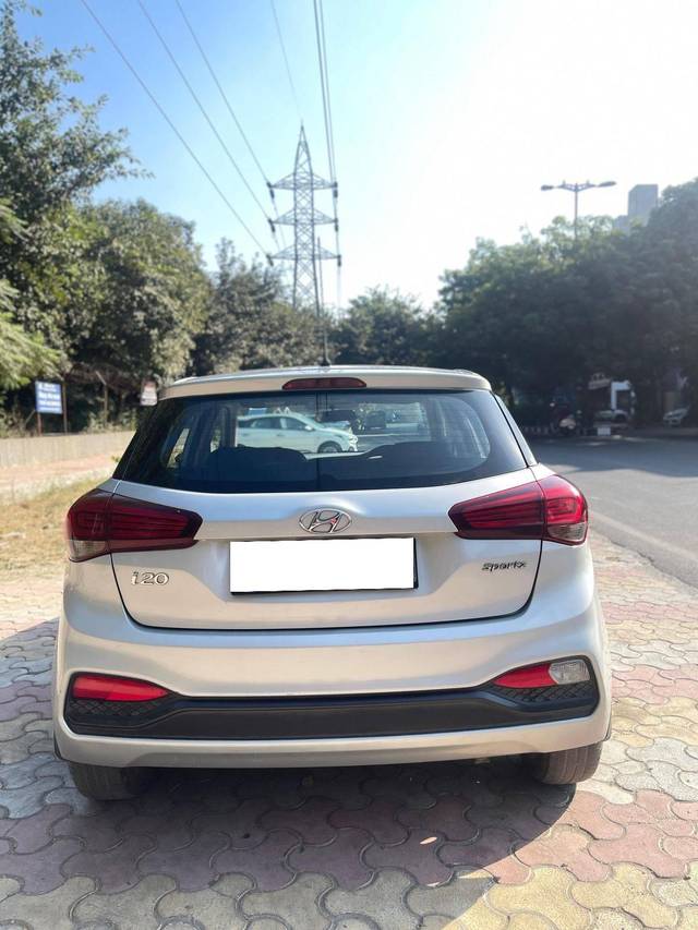 https://images10.gaadi.com/usedcar_image/4405808/original/processed_960ba09dac4a7e107d6d5a24e1547171.jpg?imwidth=6401