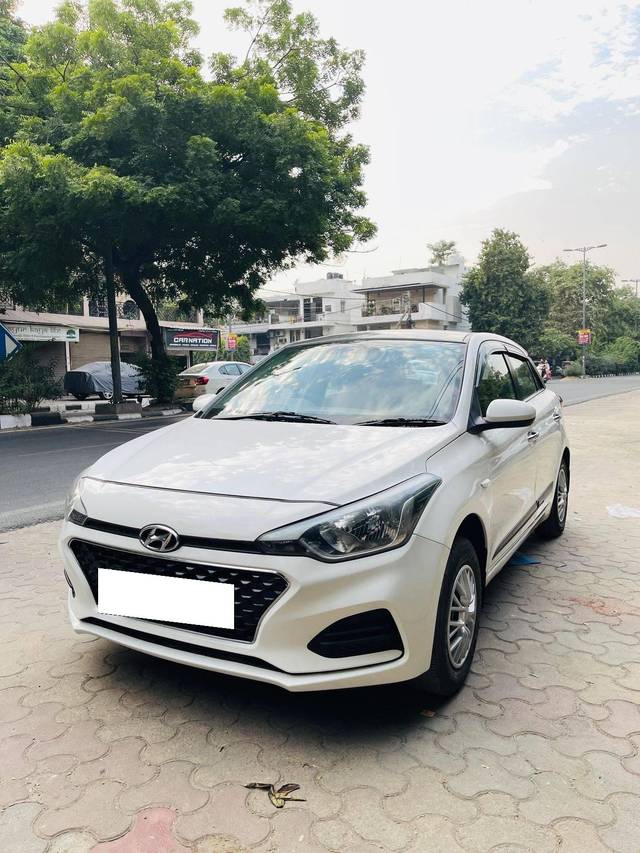 https://images10.gaadi.com/usedcar_image/4405825/original/processed_c1f23d548a181868c277c1e9340a26cf.jpg?imwidth=6400