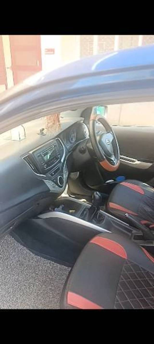 https://images10.gaadi.com/usedcar_image/4405845/original/a74946a0e0812c6a9c3e6a0b83dc05bf.jpg?imwidth=6401