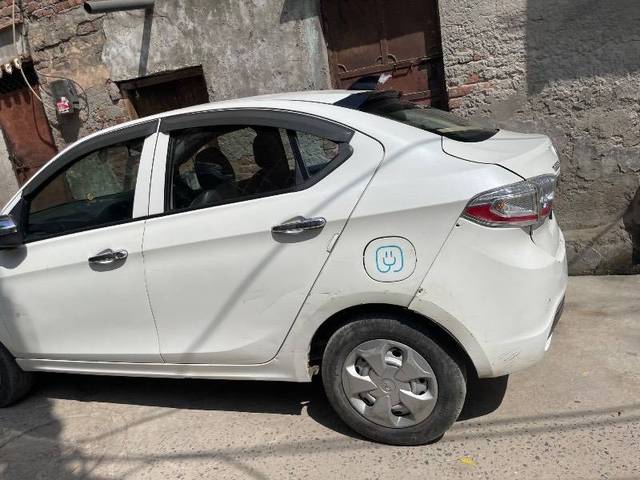 https://images10.gaadi.com/usedcar_image/4405929/original/b94550fcc6f4efd9081651f62096c001.jpeg?imwidth=6402