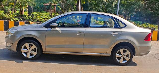 https://images10.gaadi.com/usedcar_image/4405946/original/6179ab66ac3d1bae7679633bb368b872.jpg?imwidth=6402