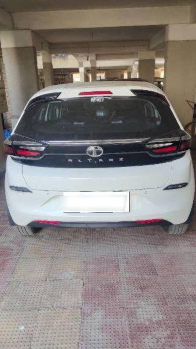 https://images10.gaadi.com/usedcar_image/4405979/original/processed_7abe5542e7b7acec1fcf2254a7b853c2.jpg?imwidth=6400