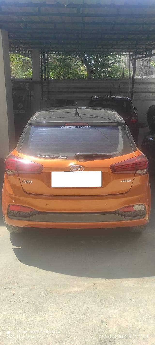 https://images10.gaadi.com/usedcar_image/4405982/original/processed_c781f2af5bb2613076569771bbb2535c.jpg?imwidth=6401