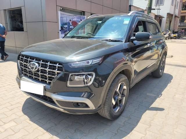 https://images10.gaadi.com/usedcar_image/4405985/original/processed_6b67feb4c497f92abd5586b1bace1efd.jpg?imwidth=6402