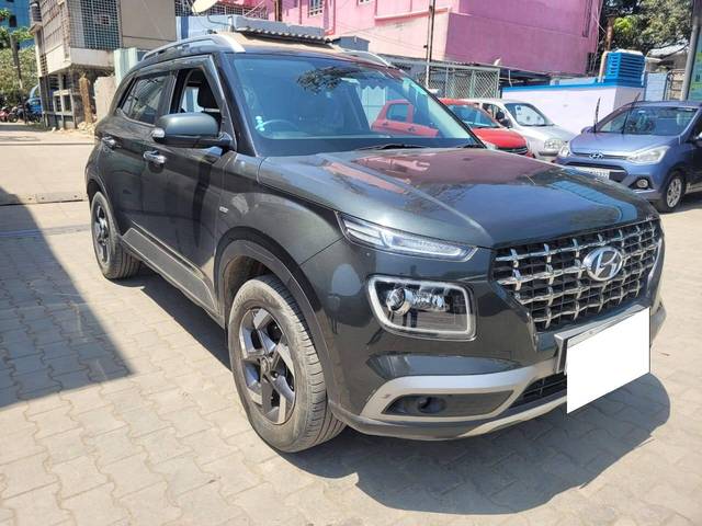 https://images10.gaadi.com/usedcar_image/4405985/original/processed_e6c25565d22323da9f981017e6a81272.jpg?imwidth=6400