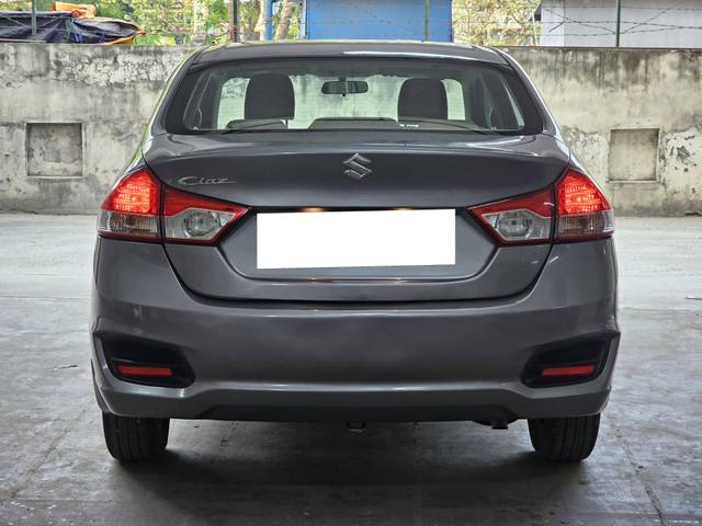 https://images10.gaadi.com/usedcar_image/4406000/original/processed_29259bf9f5aaa51ae0c81b67330603d5.jpg?imwidth=6401