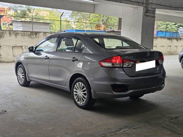 https://images10.gaadi.com/usedcar_image/4406000/original/processed_2a1e27b9ea918d1938154a8df31c559e.jpg?imwidth=6402