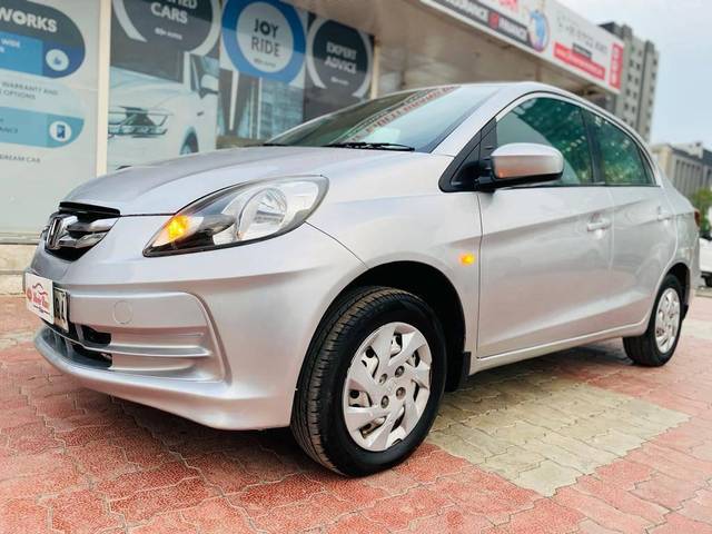 https://images10.gaadi.com/usedcar_image/4406004/original/processed_aae06cce5d6217e43be93b34e23237b3.jpg?imwidth=6400