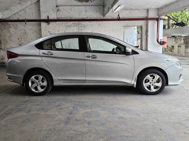 https://images10.gaadi.com/usedcar_image/4406104/original/45b4038ede33c1e929a45803a914b1a6.jpg?imwidth=6401