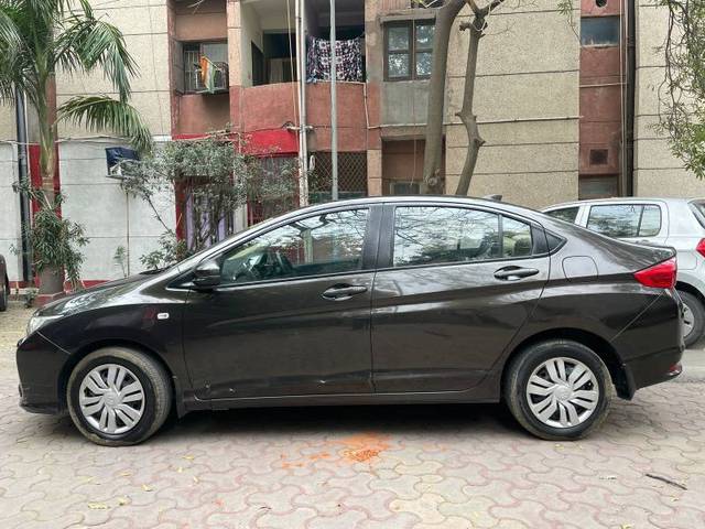 https://images10.gaadi.com/usedcar_image/4406164/original/e523466738662261a850022d36d96349.jpeg?imwidth=6402