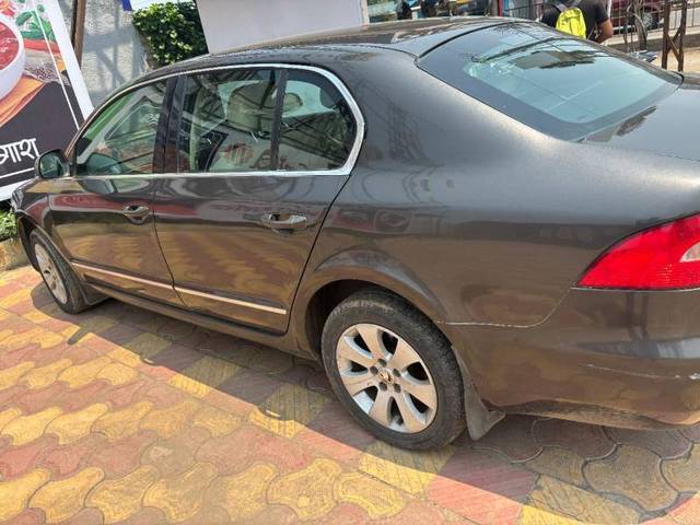 https://images10.gaadi.com/usedcar_image/4406181/original/cc1cd7d27db6dd8aa56c696536f4798a.jpg?imwidth=6402