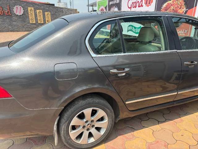 https://images10.gaadi.com/usedcar_image/4406181/original/ce16e99de0991cd13b606ea25567687c.jpg?imwidth=6401