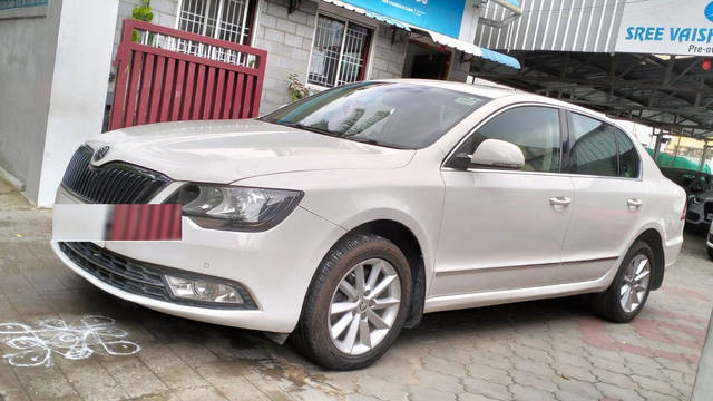 https://images10.gaadi.com/usedcar_image/4406221/original/46dfbb0ed41ad80420599525429ecc3c.jpg?imwidth=6402