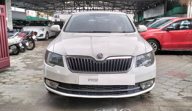 https://images10.gaadi.com/usedcar_image/4406221/original/7cb0e6de27de208fd26cf07939acf022.jpg?imwidth=6401