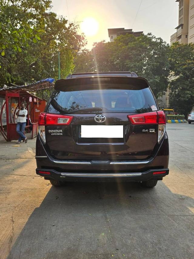 https://images10.gaadi.com/usedcar_image/4406282/original/processed_b8226381b2e80ccb92ffa4e72a085813.jpg?imwidth=6401