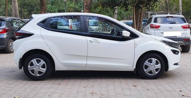 https://images10.gaadi.com/usedcar_image/4406344/original/processed_2a0f682a6c22d7c7265a34de6edde295.jpg?imwidth=6401