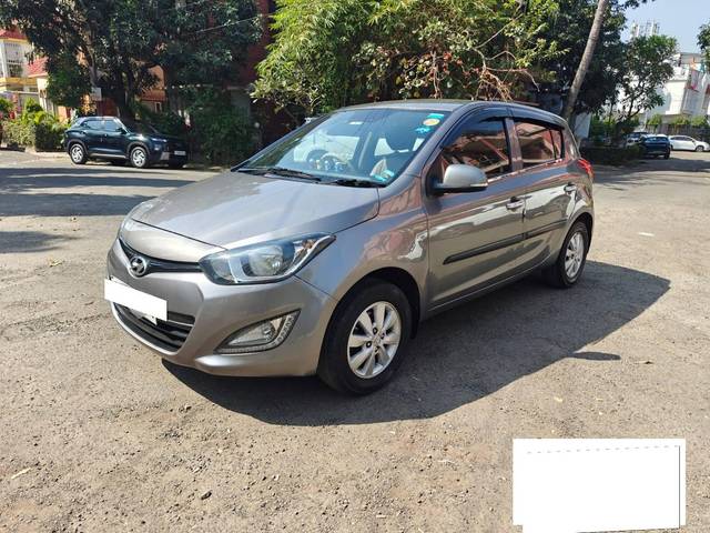 https://images10.gaadi.com/usedcar_image/4406468/original/processed_011b9afd3c46bdffc5174a9d860461d8.jpg?imwidth=6400