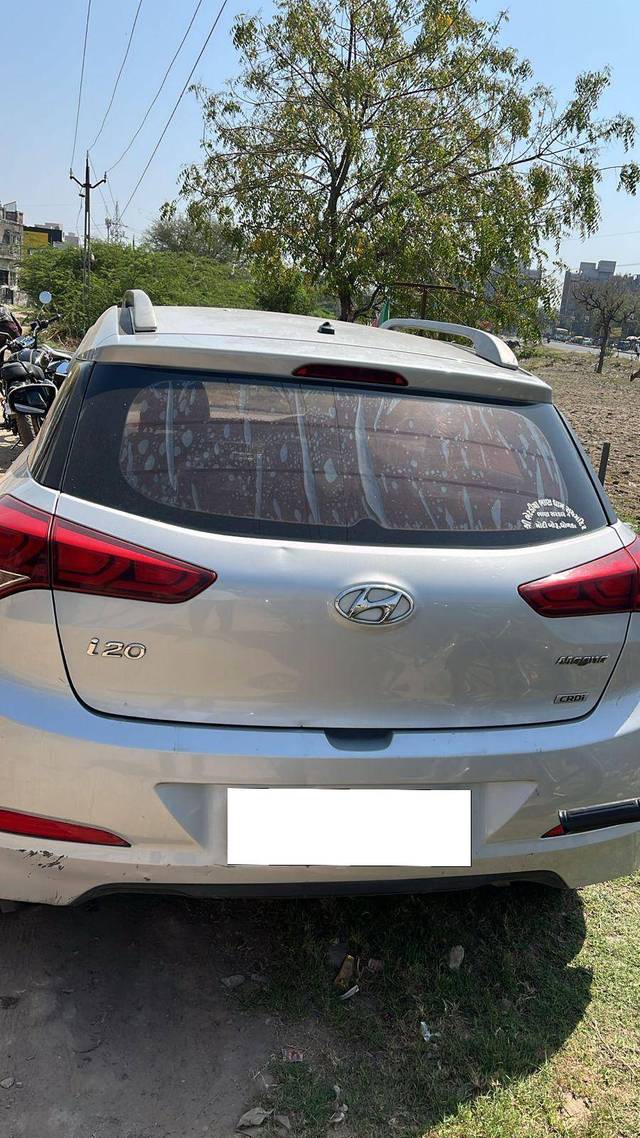 https://images10.gaadi.com/usedcar_image/4406542/original/6e604f3aba774c36989fc7e8989140b2.jpg?imwidth=6401