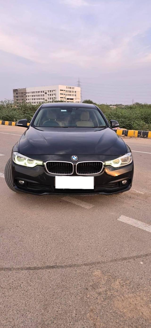 https://images10.gaadi.com/usedcar_image/4406571/original/processed_c1f8e36a0e89a3c009b8a199c13c4ae7.jpg?imwidth=6400