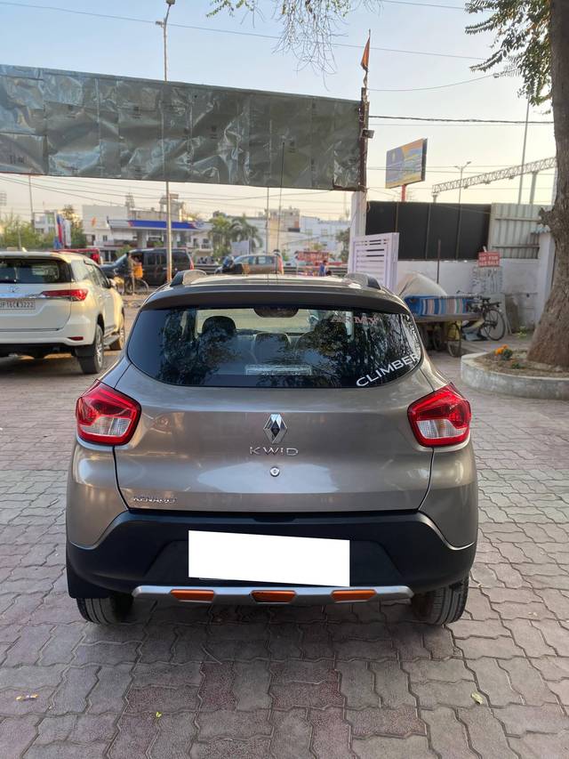 https://images10.gaadi.com/usedcar_image/4406644/original/processed_182f53c6-9f25-435a-a6f8-a5e2216bd23c.jpg?imwidth=6400