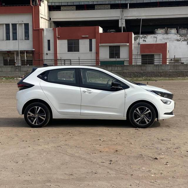 https://images10.gaadi.com/usedcar_image/4406702/original/54d6ae147b6fc0d0af8377304d519ef1.jpg?imwidth=6401