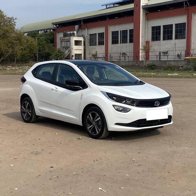 https://images10.gaadi.com/usedcar_image/4406702/original/processed_3df1bf4dcbcd72656b8809085ef01c16.jpg?imwidth=6400