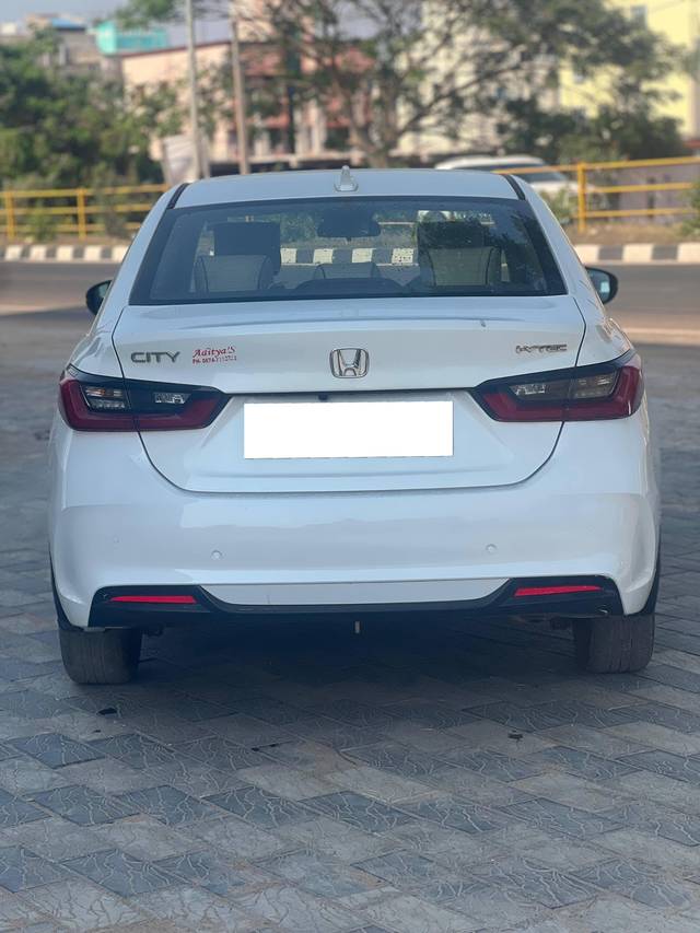 https://images10.gaadi.com/usedcar_image/4406761/original/processed_e78541d94c0b718c3a109957214953f5.jpg?imwidth=6402