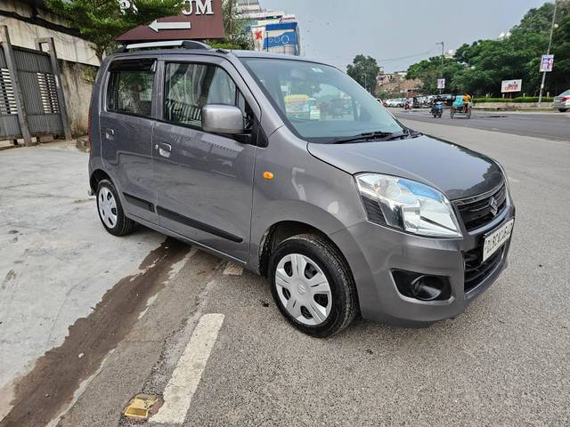 https://images10.gaadi.com/usedcar_image/4406765/original/processed_0b210647205e4f85de74486673fcb184.jpg?imwidth=6400