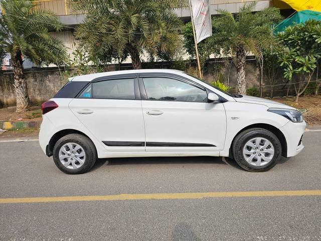 https://images10.gaadi.com/usedcar_image/4406791/original/processed_2a1de183d041e0b23494ed666a94b064.jpg?imwidth=6401