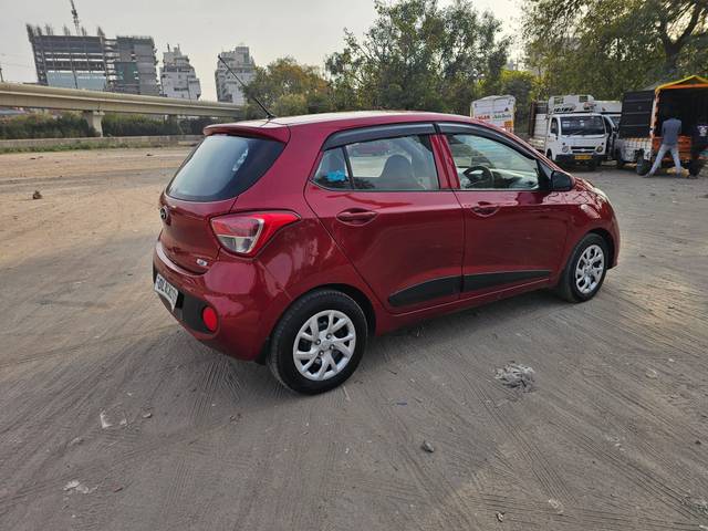 https://images10.gaadi.com/usedcar_image/4406816/original/processed_f11613f5cc82efc82a167c02f97cf6bb.jpg?imwidth=6402