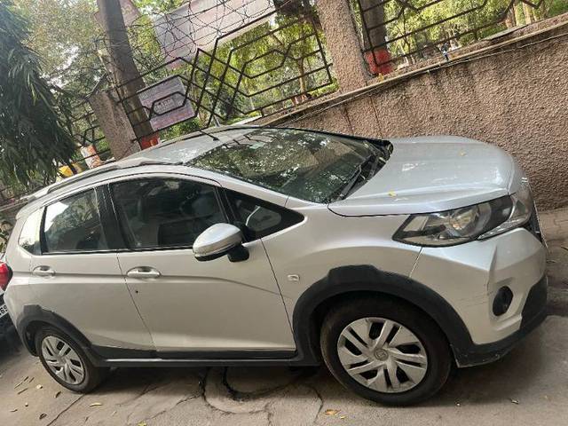 https://images10.gaadi.com/usedcar_image/4406826/original/419c1091eb54ddcc69c1c865ad90d861.jpeg?imwidth=6400