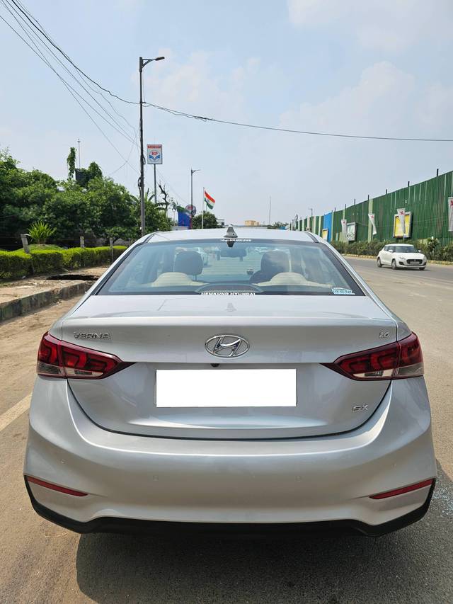 https://images10.gaadi.com/usedcar_image/4406862/original/processed_22ed78dc878f838cf0c39f7b3bc9b7a5.jpg?imwidth=6402